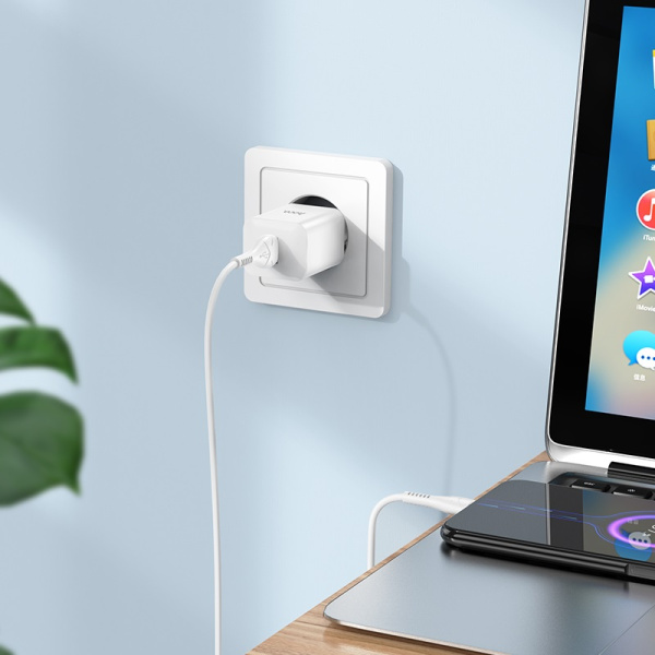 Зарядное устройство сетевое - блок питания HOCO N26, USB QC3.0, белый Зарядное устройство сетевое - блок питания HOCO N26, USB QC3.0, белый